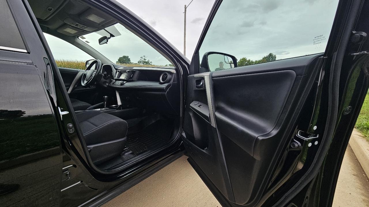 Toyota RAV4 AWD 4dr XLE (Natl) 2016