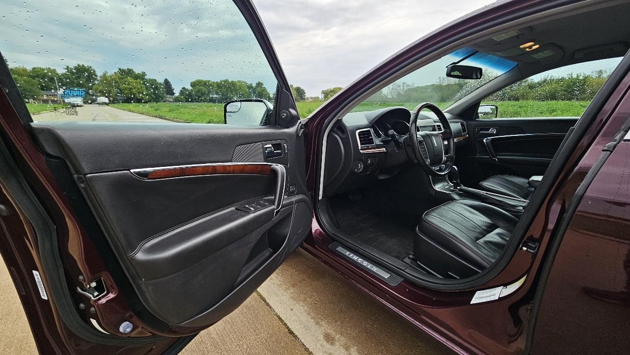Lincoln MKZ 4dr Sdn FWD 2012