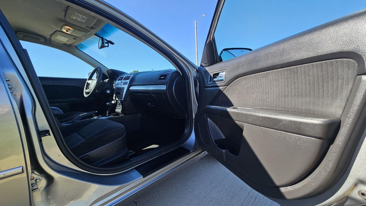 Mercury Milan 4dr Sdn I4 FWD 2008