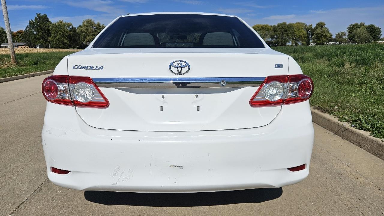 Toyota Corolla 4dr Sdn Auto LE (Natl) 2011