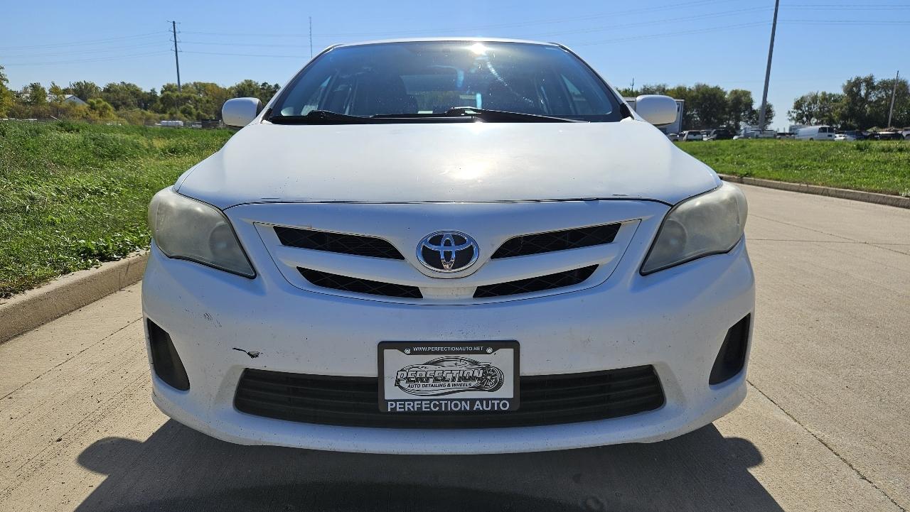 Toyota Corolla 4dr Sdn Auto LE (Natl) 2011