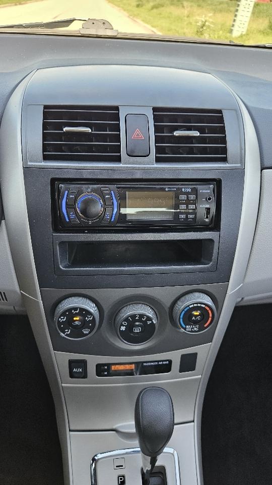 Toyota Corolla 4dr Sdn Auto LE (Natl) 2011
