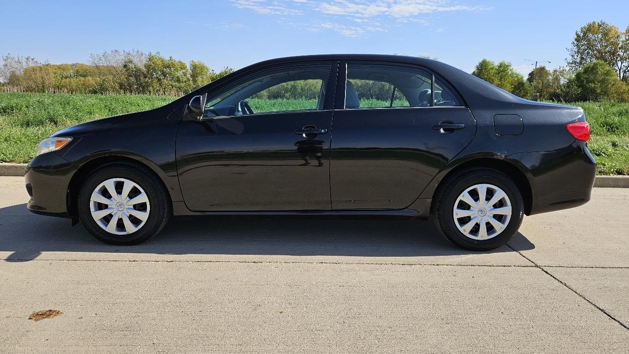 Toyota Corolla 4dr Sdn Man (Natl) 2010