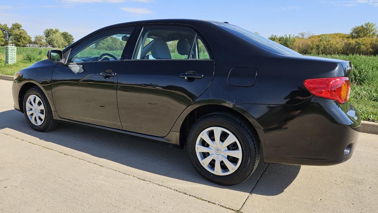 Toyota Corolla 4dr Sdn Man (Natl) 2010