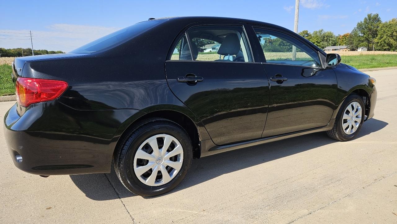 Toyota Corolla 4dr Sdn Man (Natl) 2010