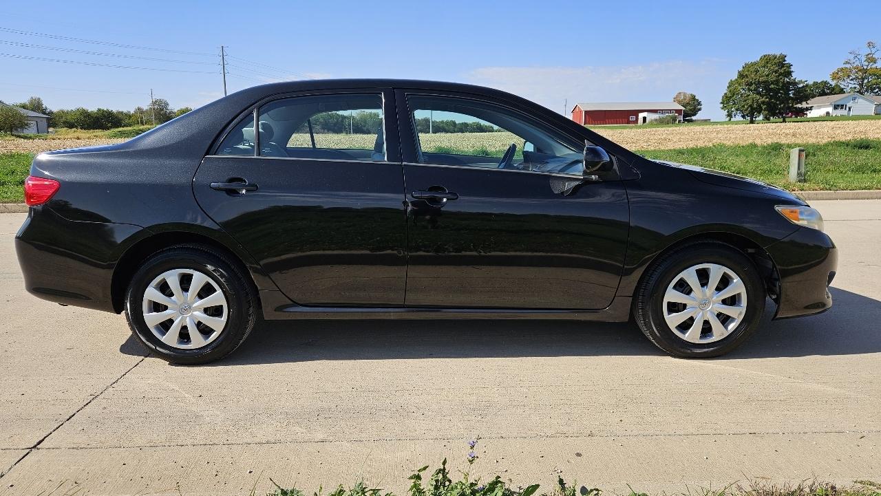 Toyota Corolla 4dr Sdn Man (Natl) 2010