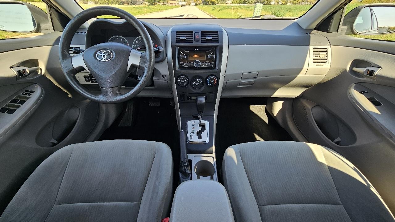 Toyota Corolla 4dr Sdn Man (Natl) 2010