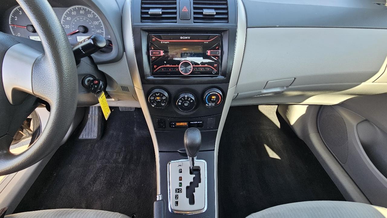 Toyota Corolla 4dr Sdn Man (Natl) 2010