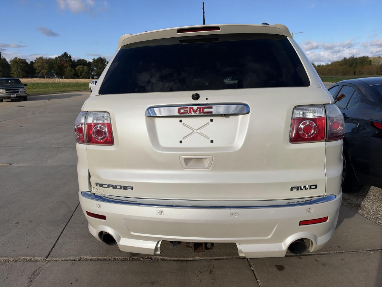 GMC Acadia AWD 4dr Denali 2011
