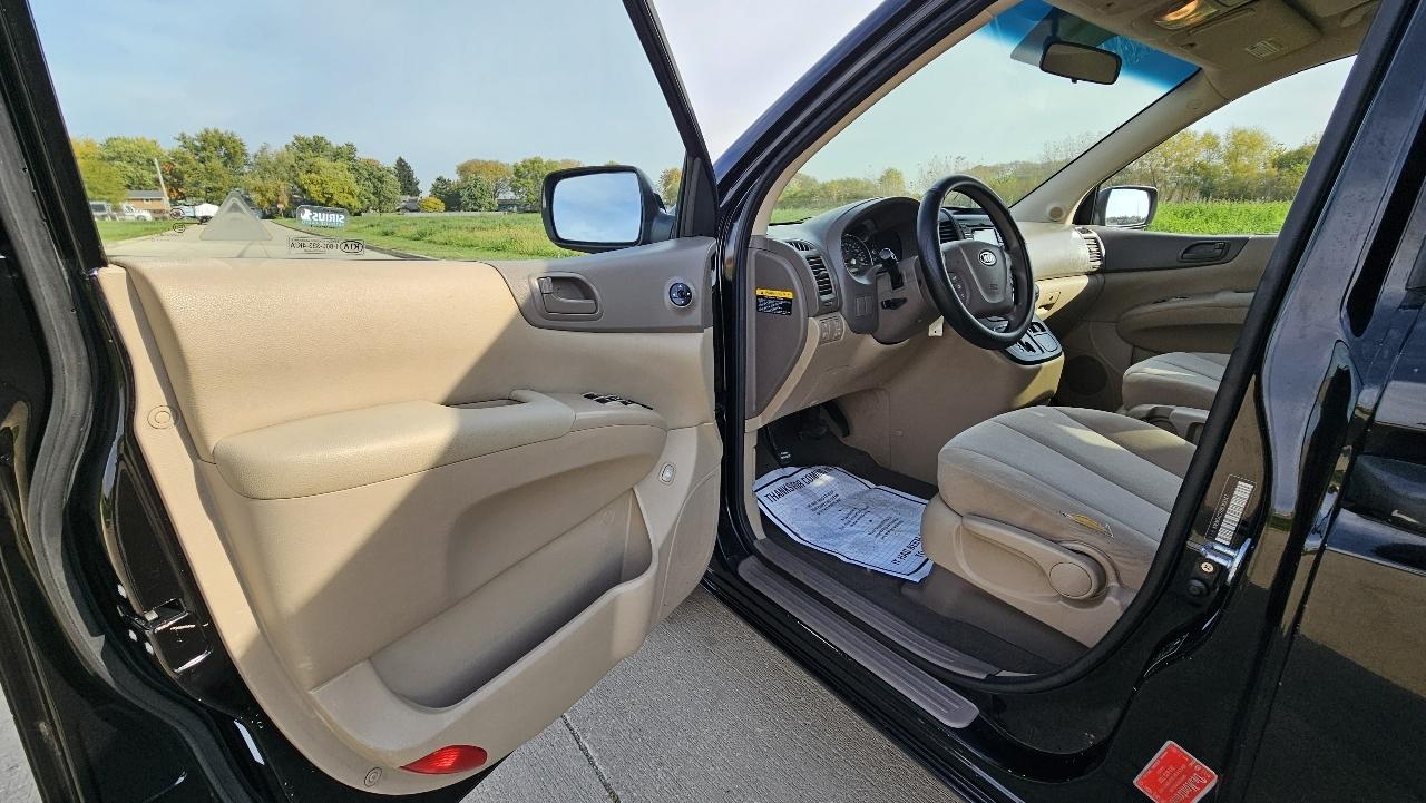 Kia Sedona 4dr LWB LX 2011