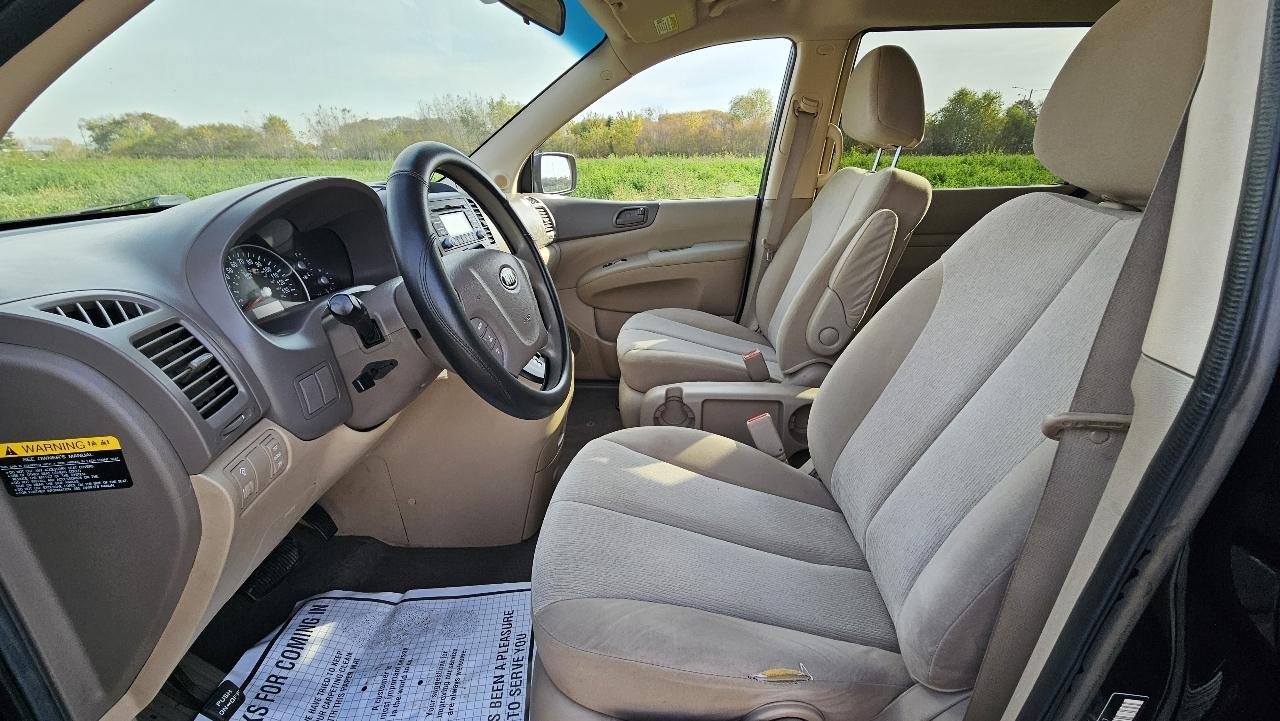 Kia Sedona 4dr LWB LX 2011