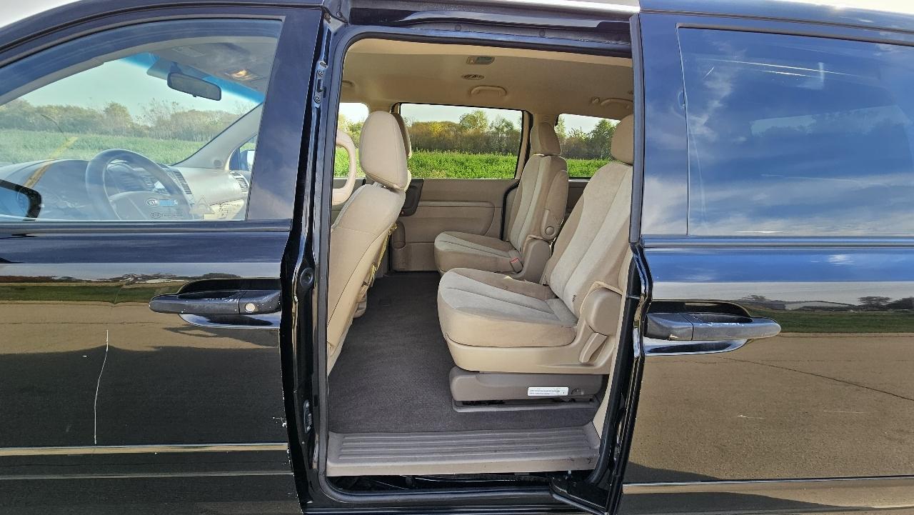 Kia Sedona 4dr LWB LX 2011
