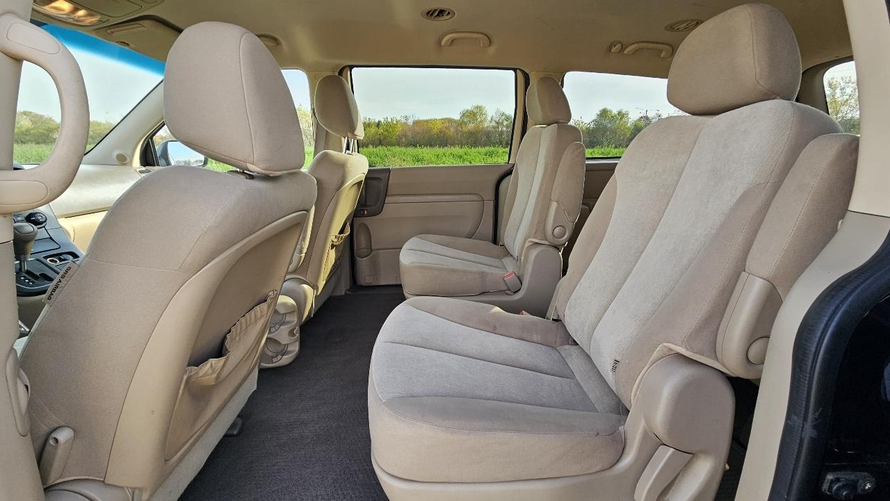 Kia Sedona 4dr LWB LX 2011