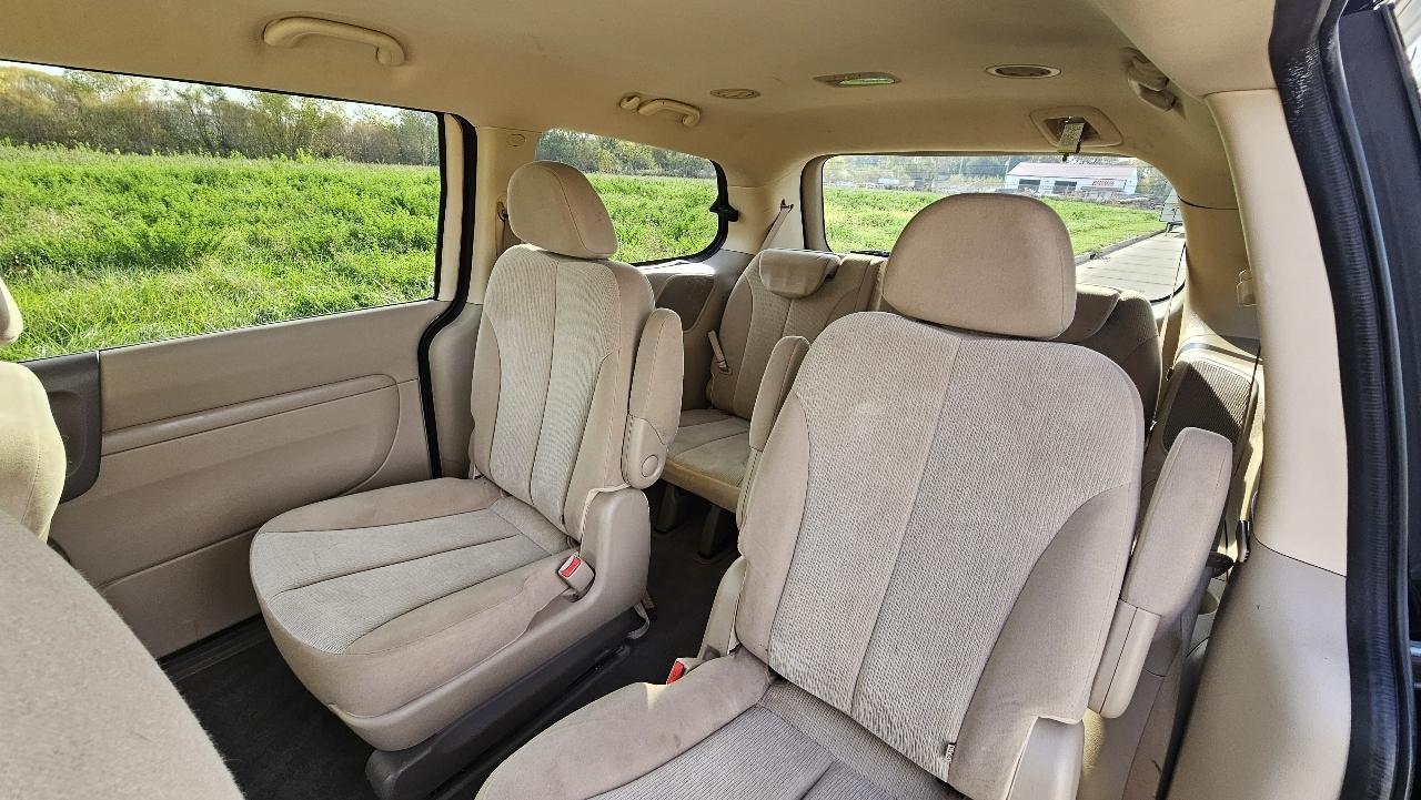 Kia Sedona 4dr LWB LX 2011