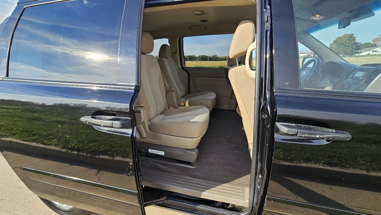 Kia Sedona 4dr LWB LX 2011