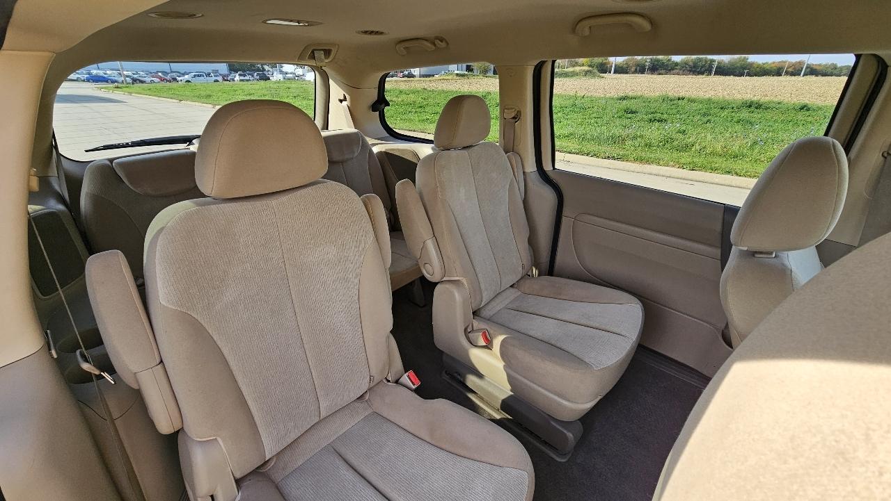 Kia Sedona 4dr LWB LX 2011