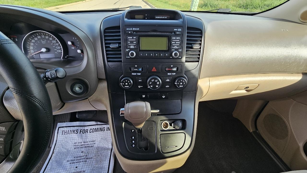 Kia Sedona 4dr LWB LX 2011