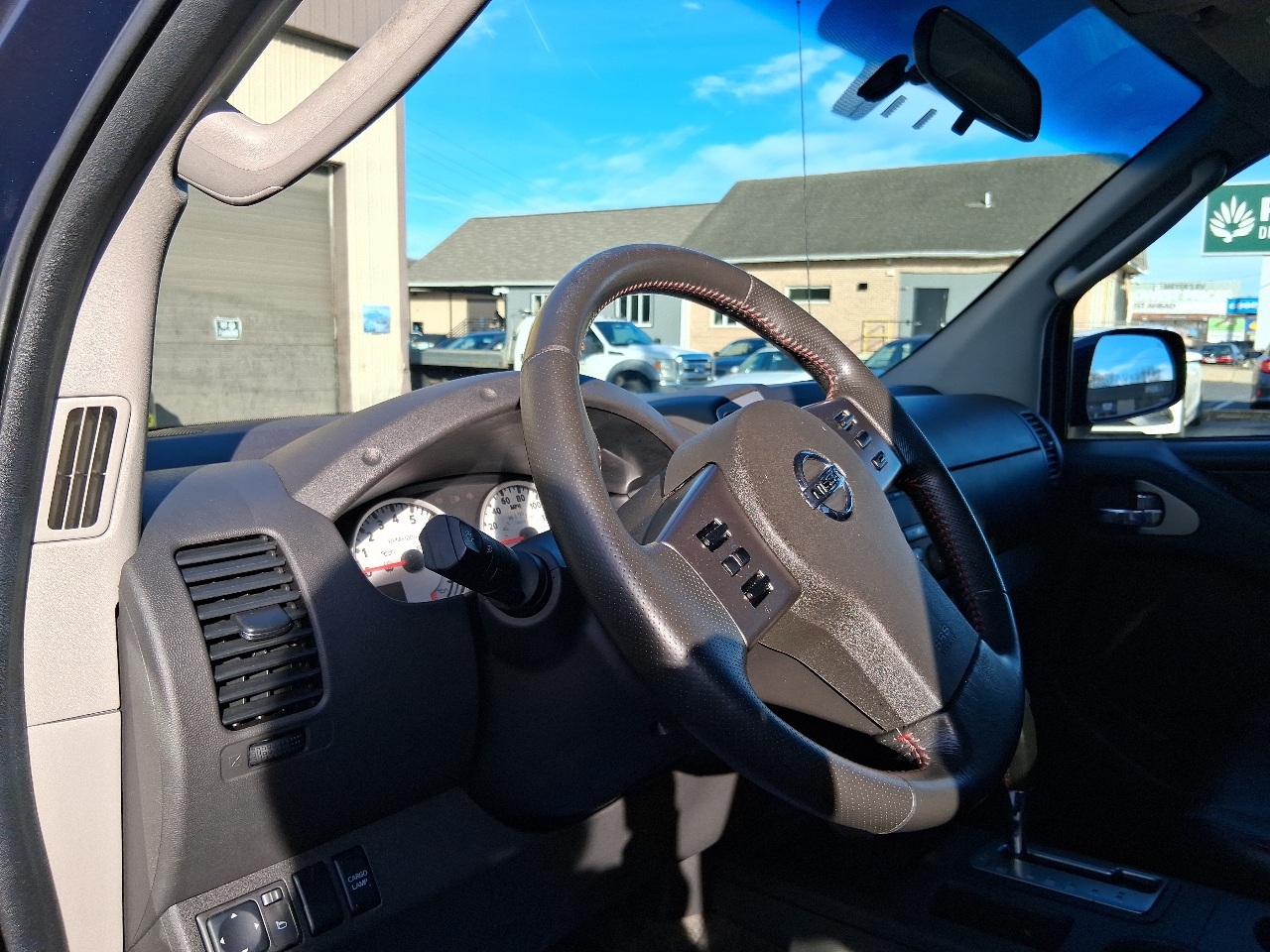 Nissan Frontier LE Crew Cab 4WD 2009