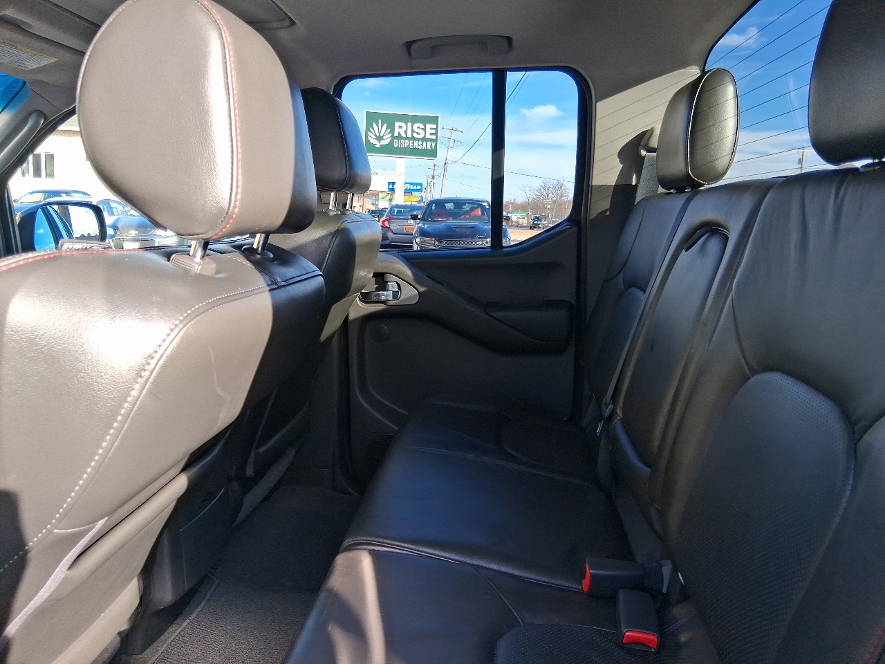 Nissan Frontier LE Crew Cab 4WD 2009