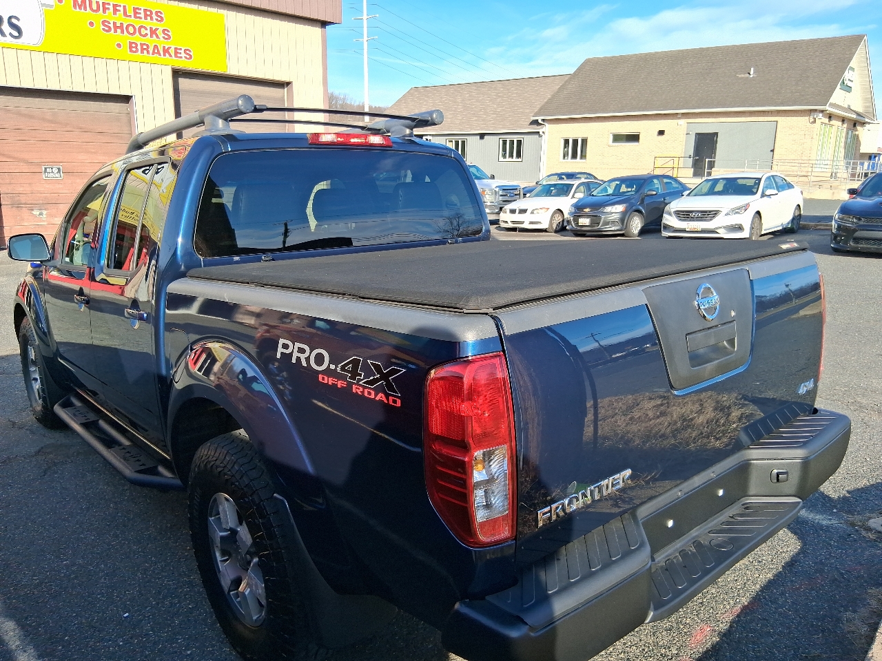Nissan Frontier LE Crew Cab 4WD 2009