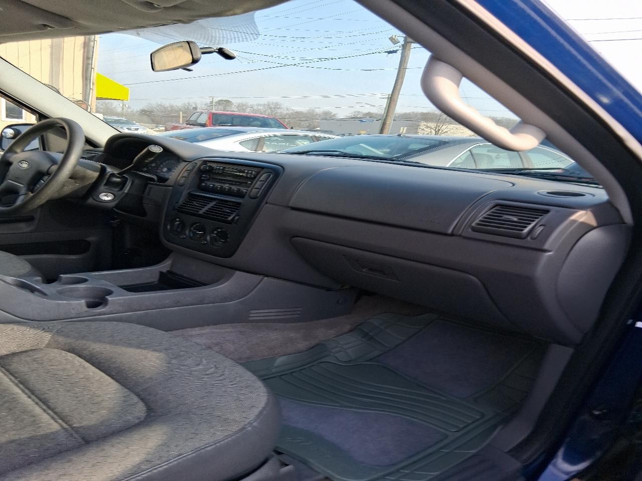 Ford Explorer XLS Sport 4.0L 4WD 2004