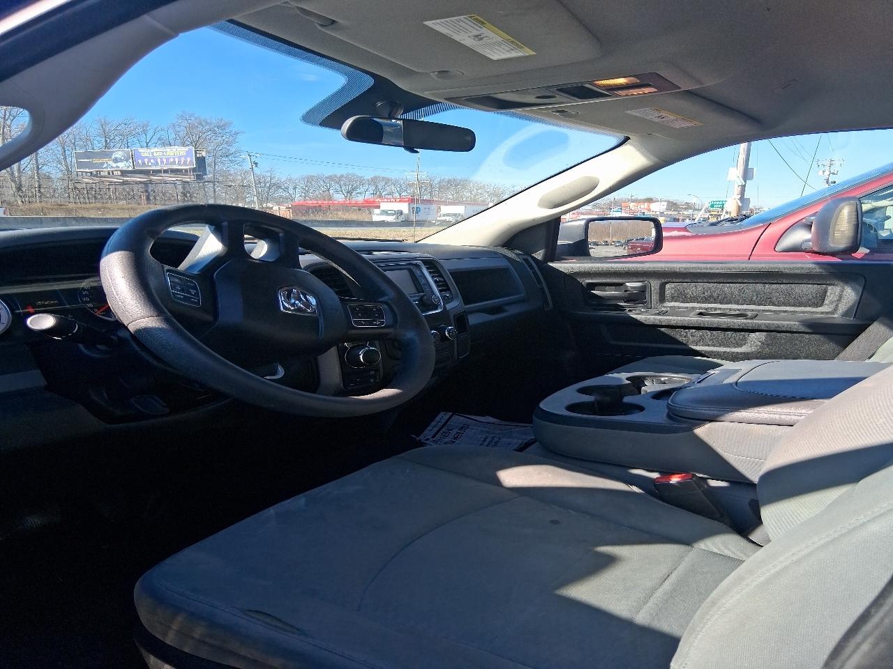 RAM 1500 Tradesman Crew Cab SWB 4WD 2017