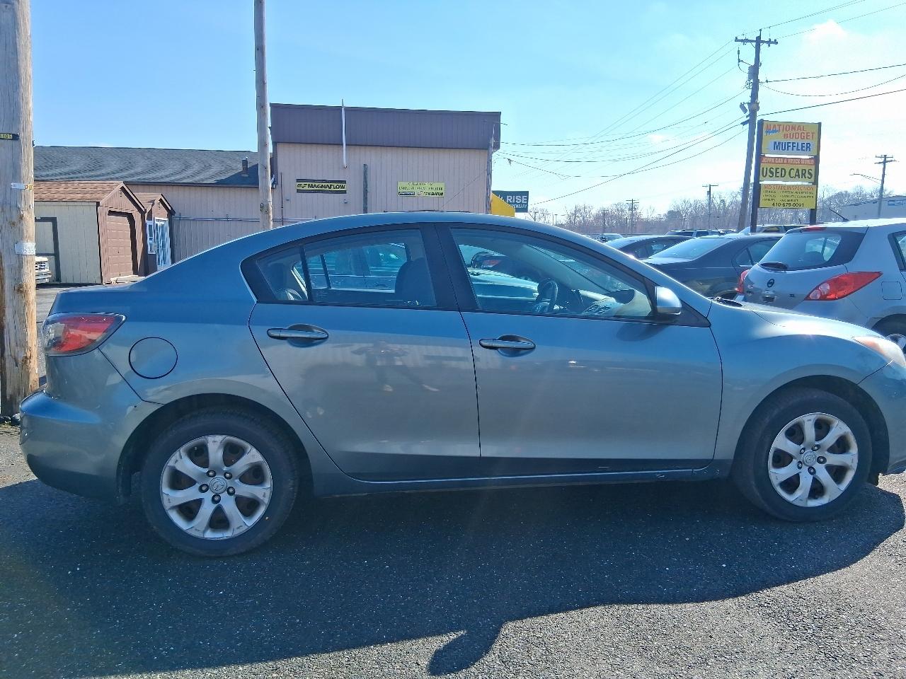Mazda MAZDA3 i SV AT 4-Door 2013