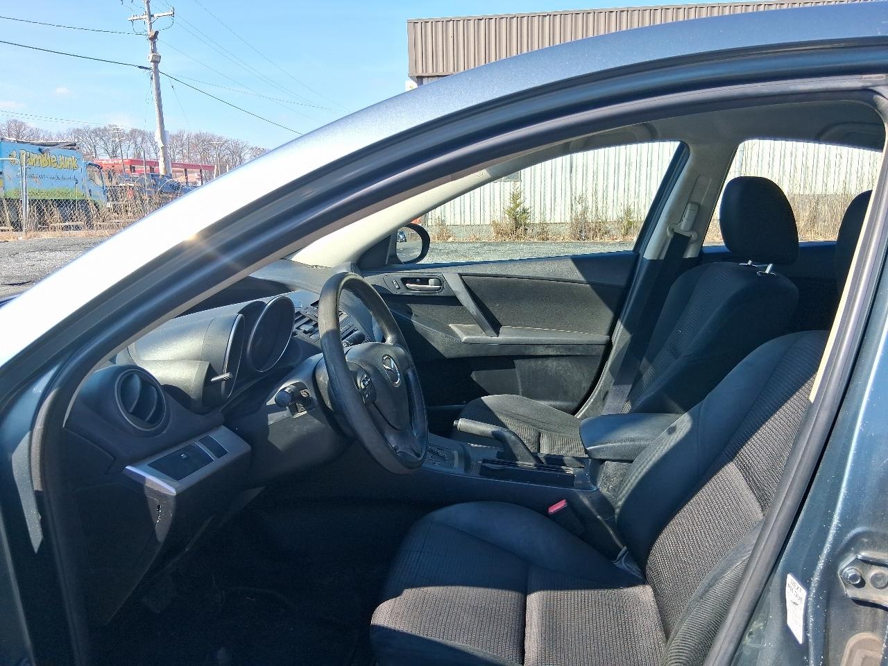 Mazda MAZDA3 i SV AT 4-Door 2013