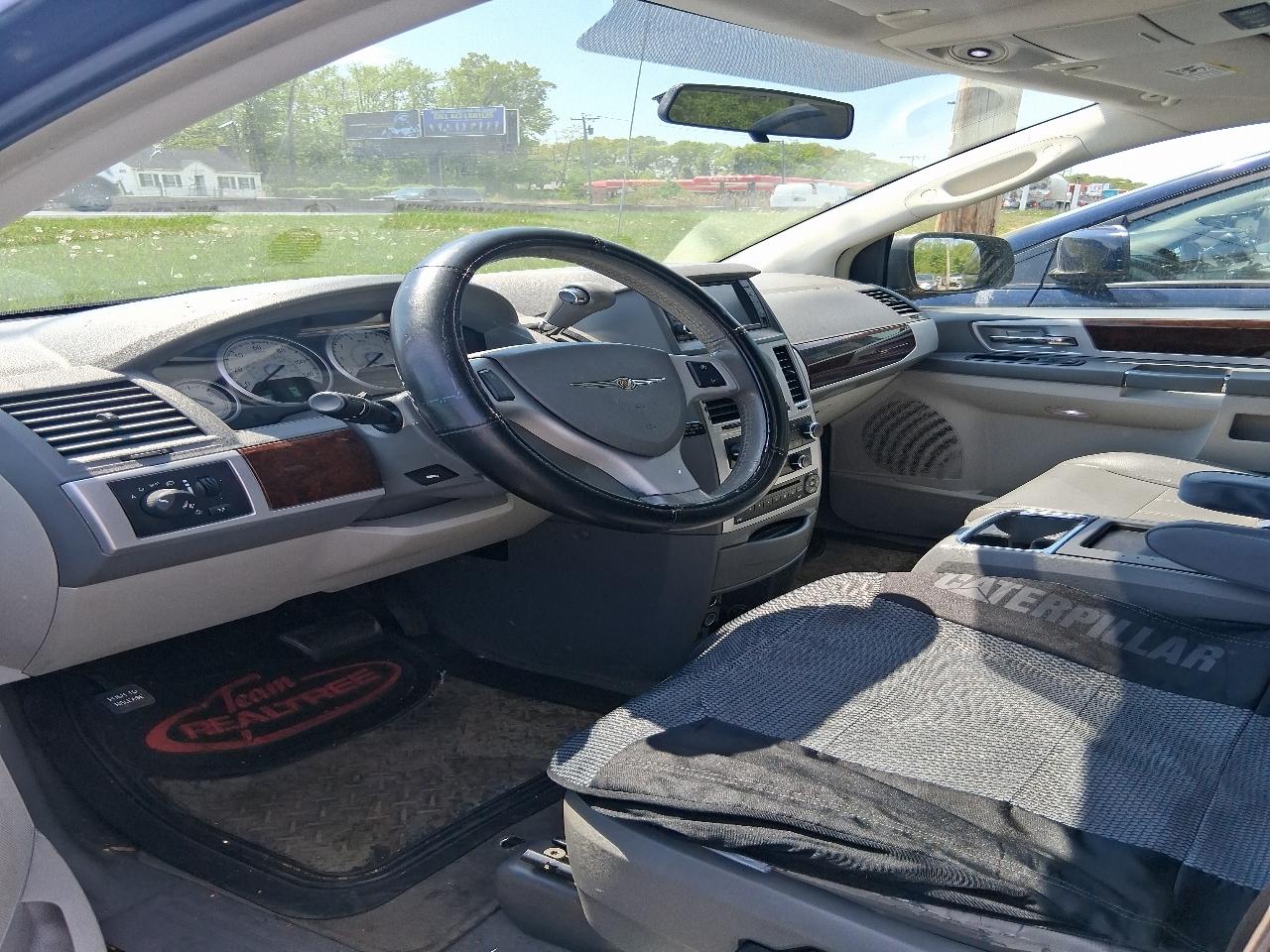 Chrysler Town & Country Touring 2010