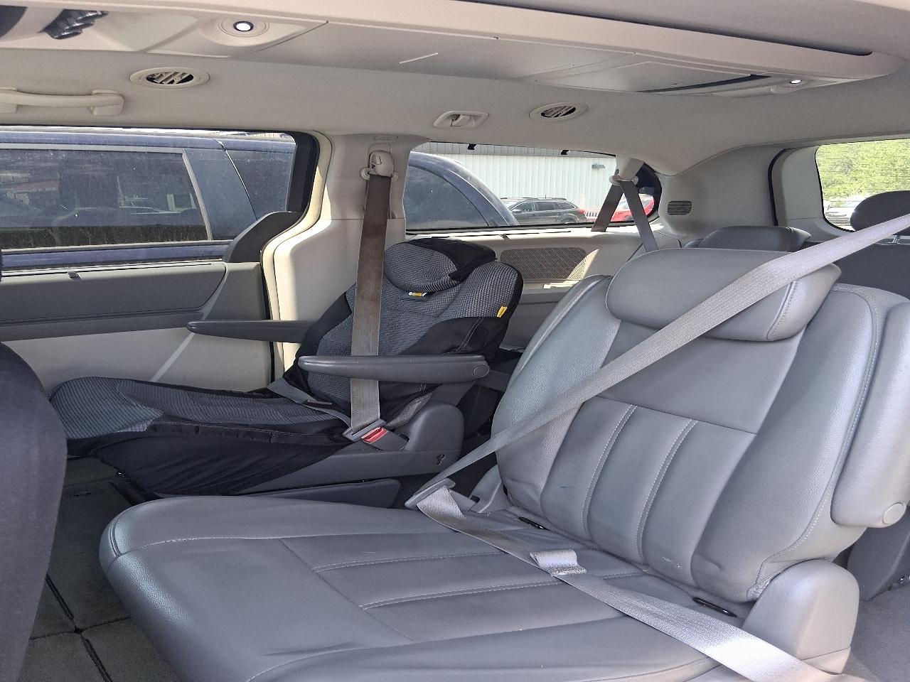 Chrysler Town & Country Touring 2010