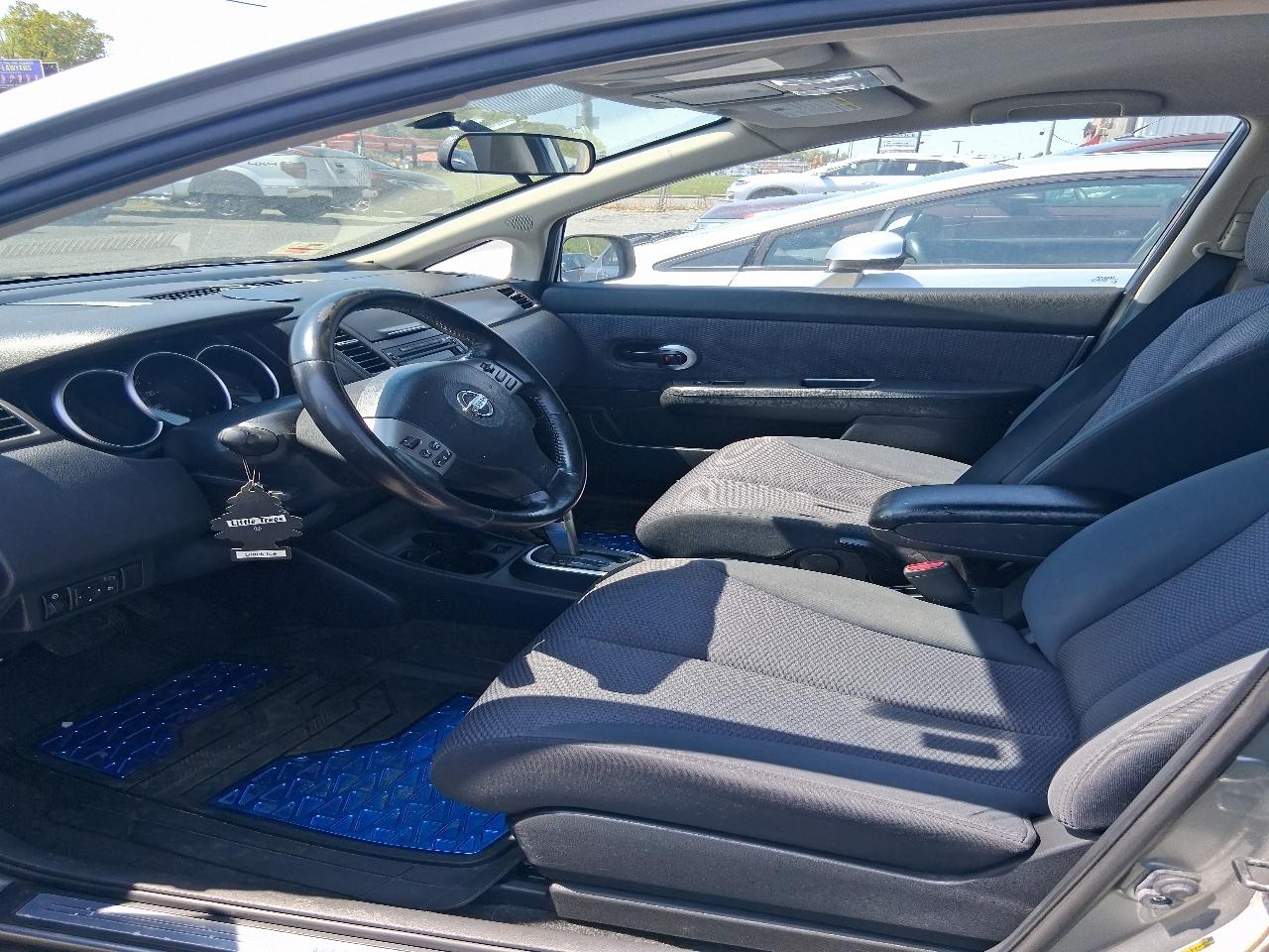 Nissan Versa 1.8 S 2008