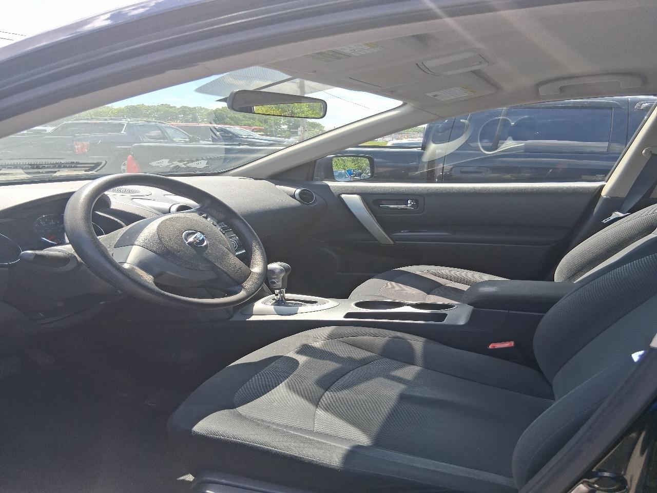 Nissan Rogue S AWD 2011