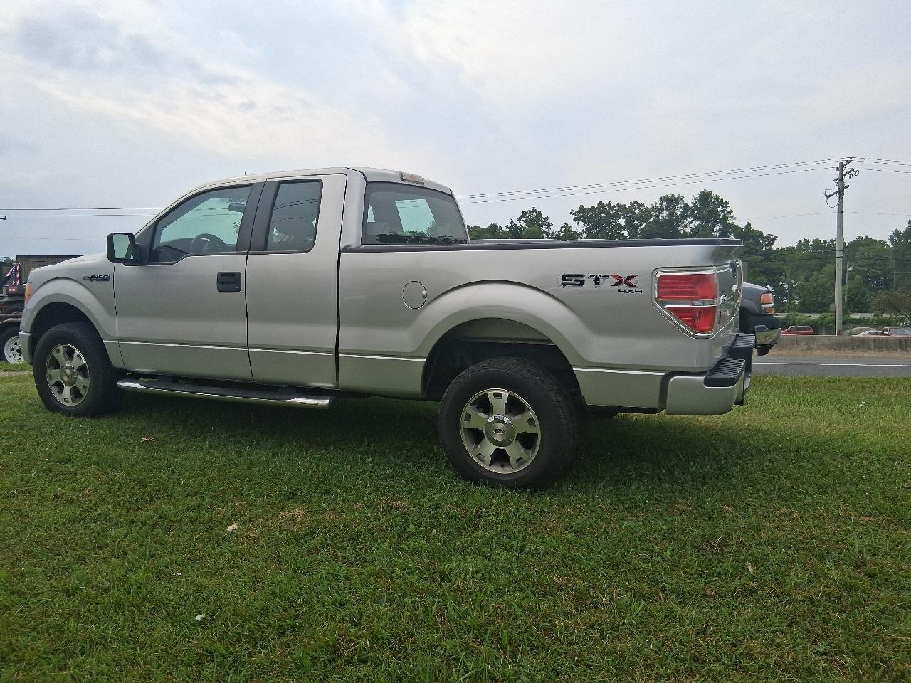 Ford F-150 STX SuperCab 6.5-ft. Bed 4WD 2009