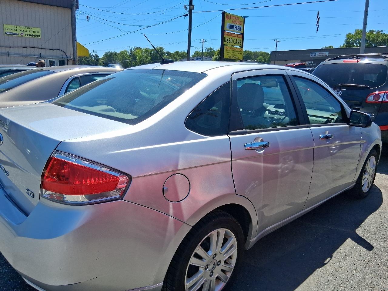 Ford Focus SEL Sedan 2011