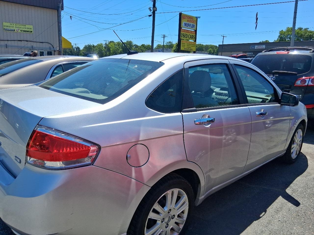 Ford Focus SEL Sedan 2011