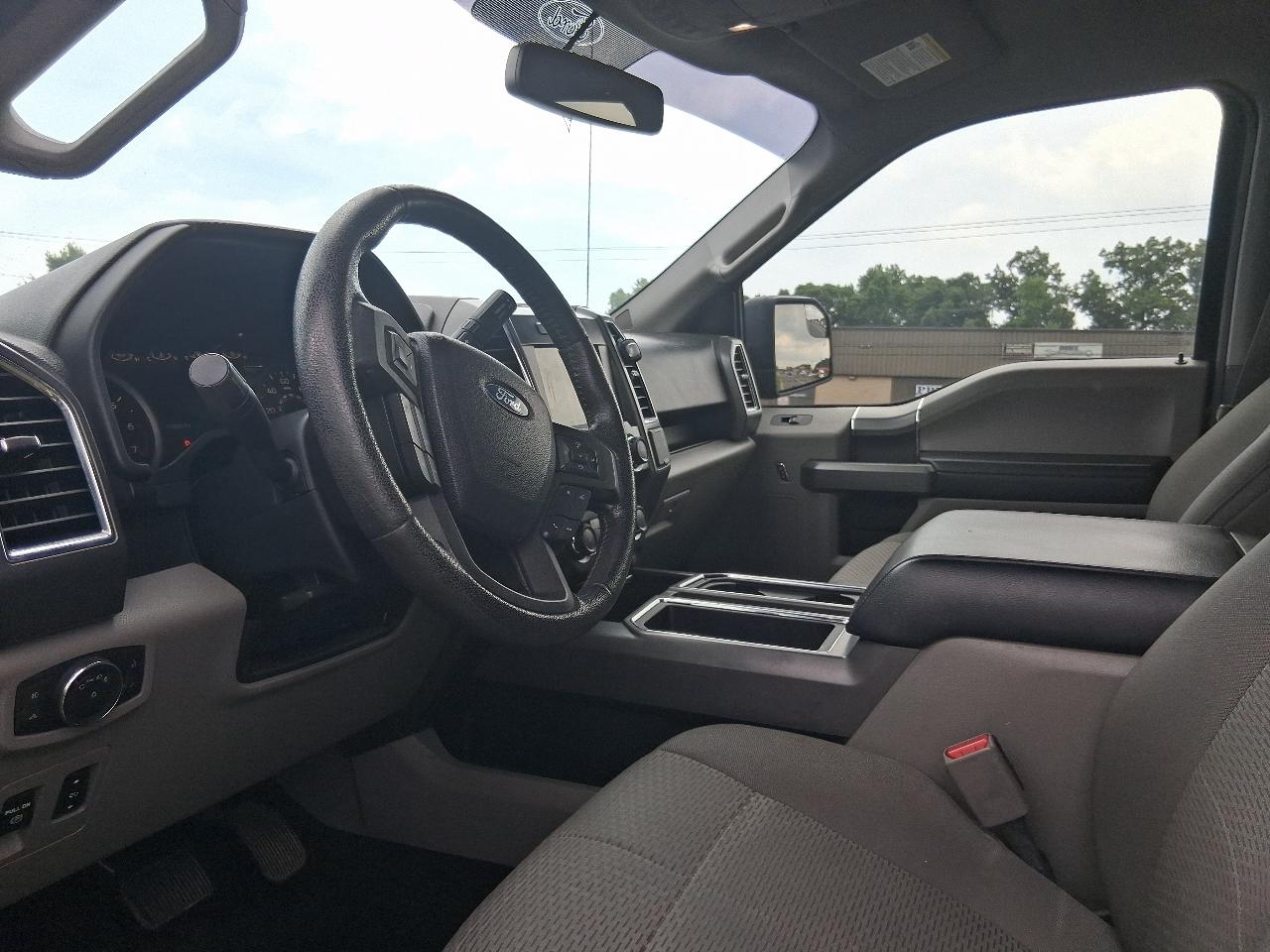 Ford F-150 Lariat SuperCrew 5.5-ft. Bed 4WD 2016
