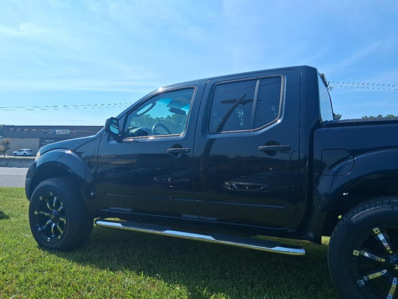Nissan Frontier SL Crew Cab 4WD 2011