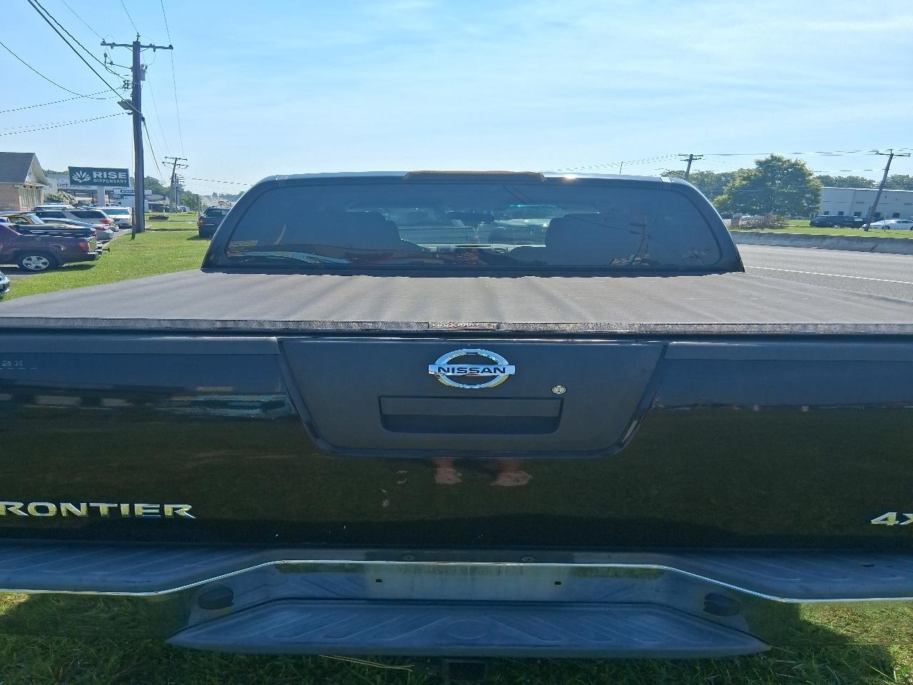 Nissan Frontier SL Crew Cab 4WD 2011