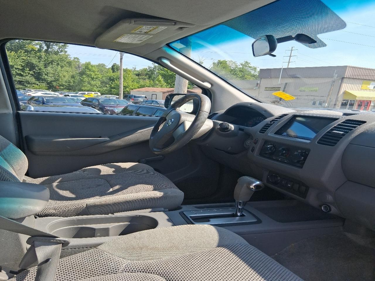 Nissan Frontier SL Crew Cab 4WD 2011