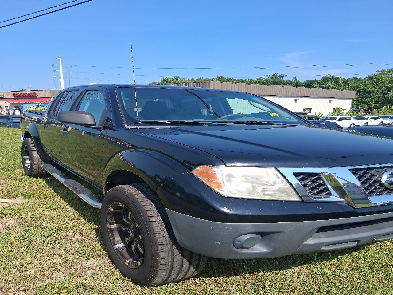 Nissan Frontier SL Crew Cab 4WD 2011