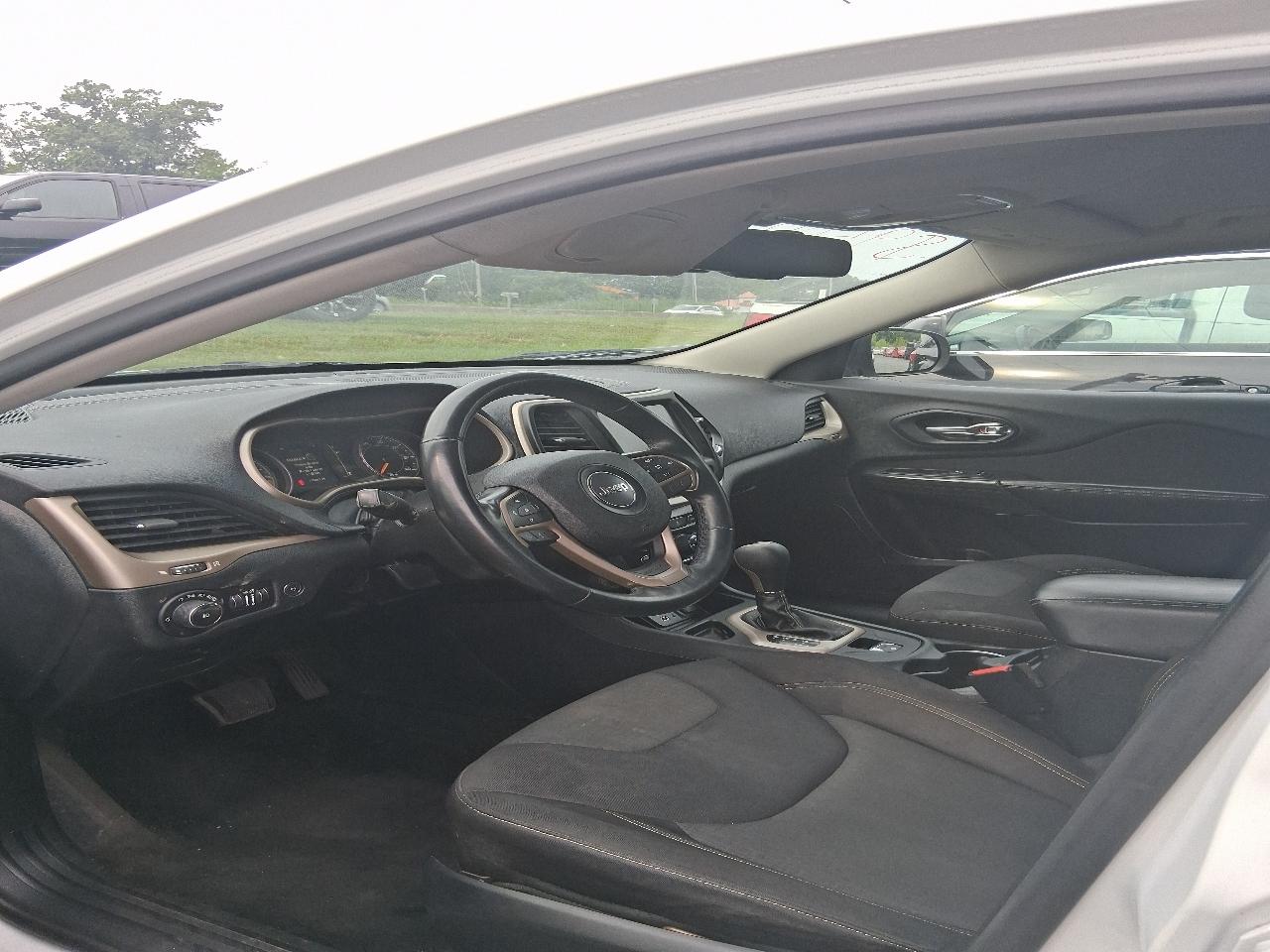 Jeep Cherokee Latitude FWD 2015