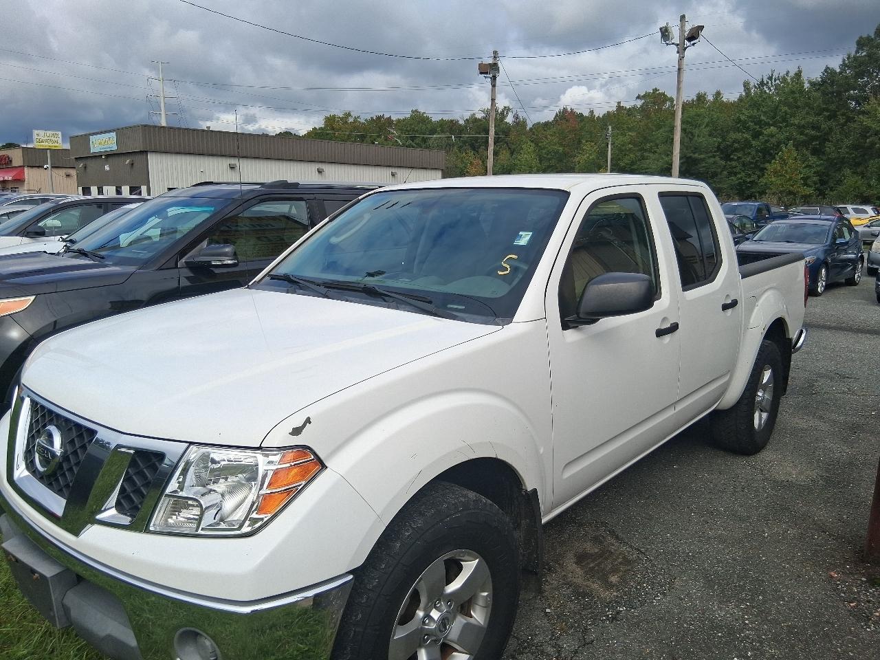 Nissan Frontier LE Crew Cab 4WD 2010