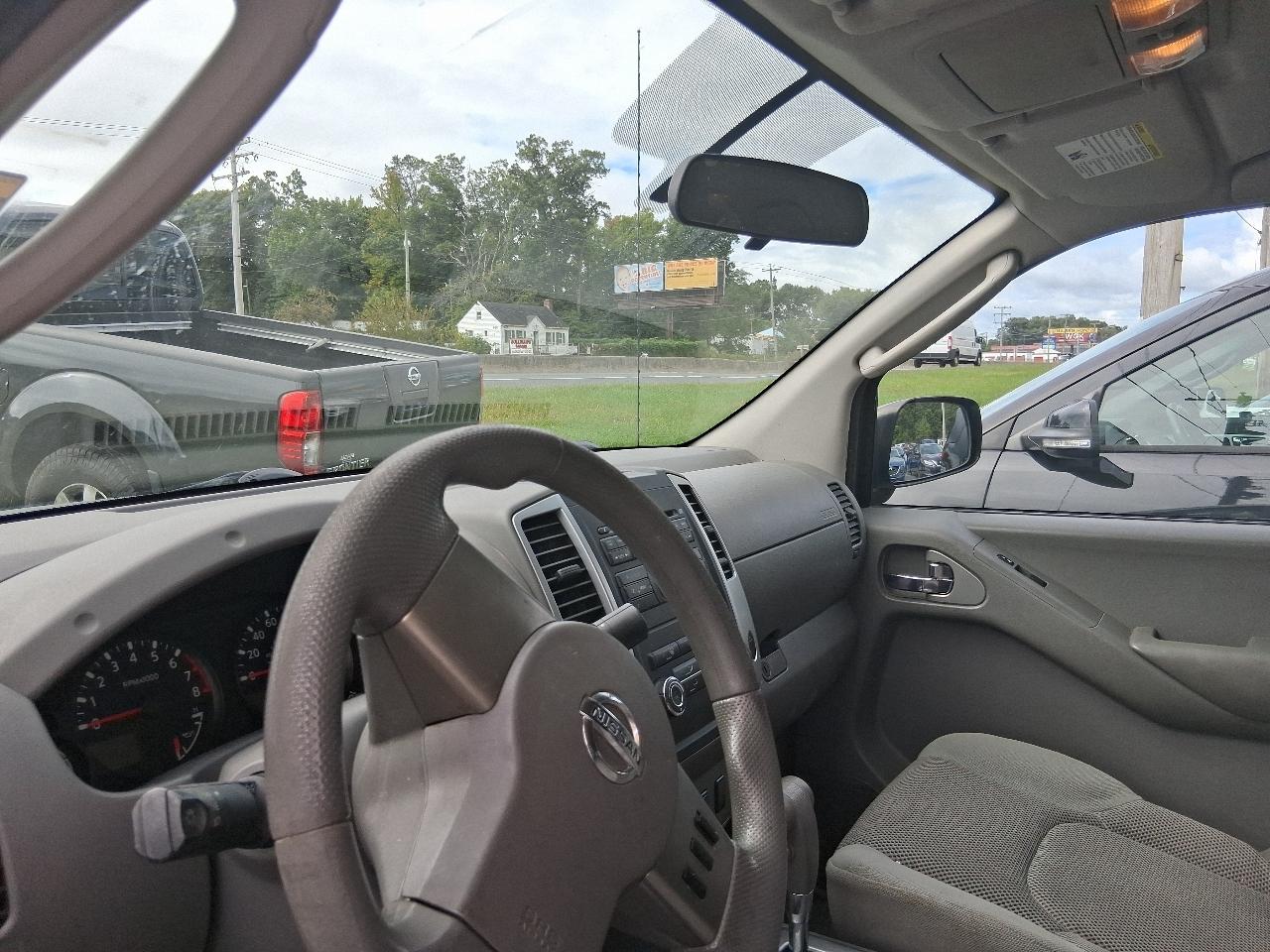 Nissan Frontier LE Crew Cab 4WD 2010