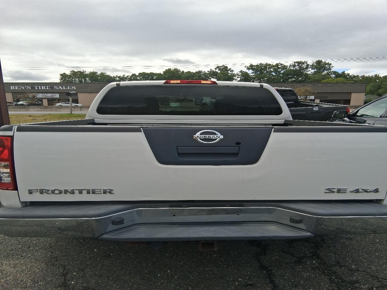 Nissan Frontier LE Crew Cab 4WD 2010