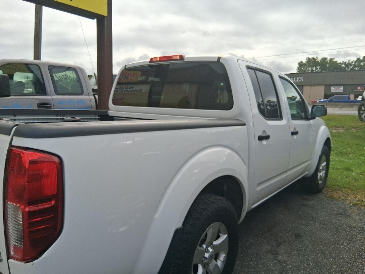 Nissan Frontier LE Crew Cab 4WD 2010