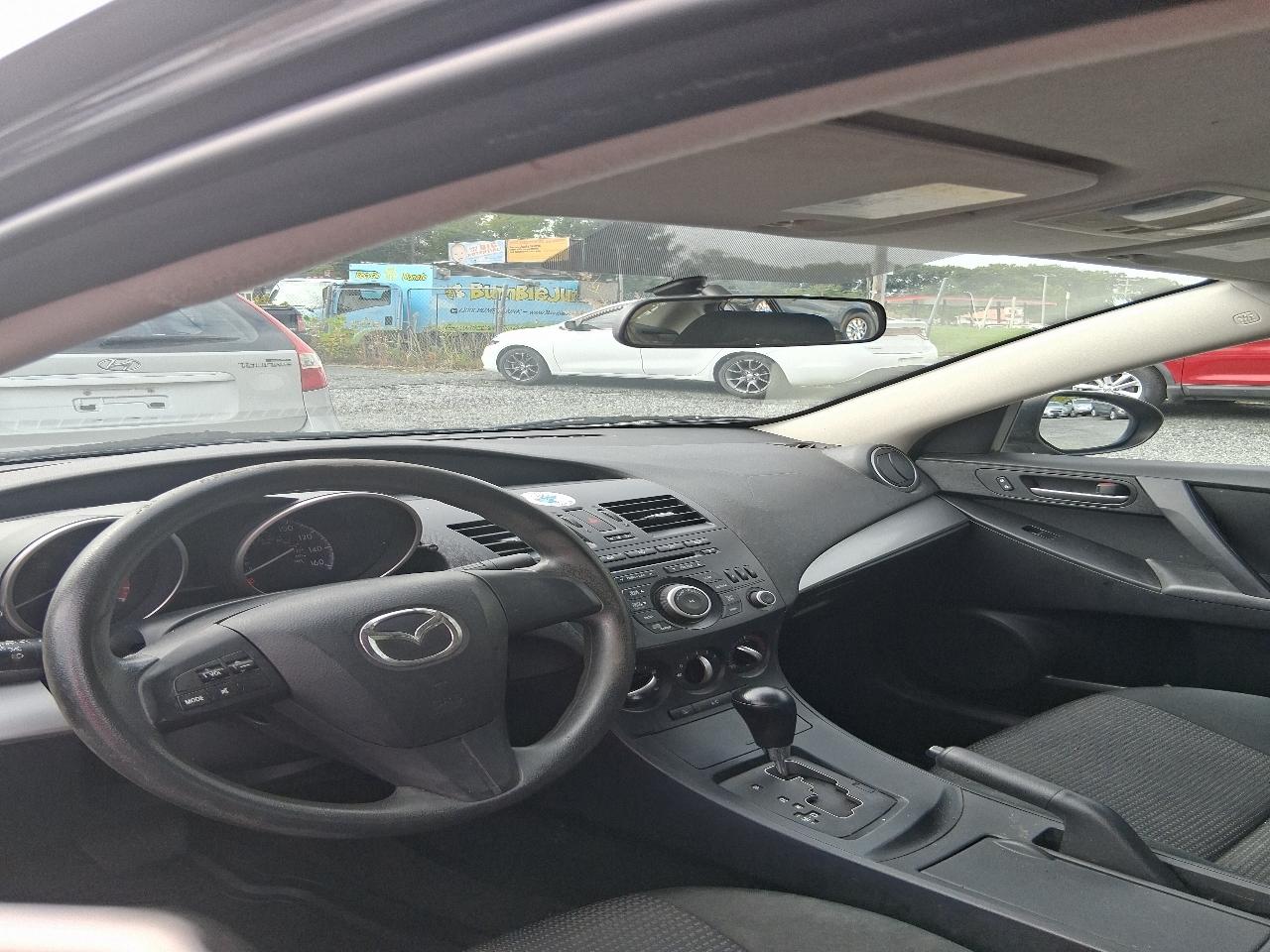 Mazda MAZDA3 i SV AT 4-Door 2013