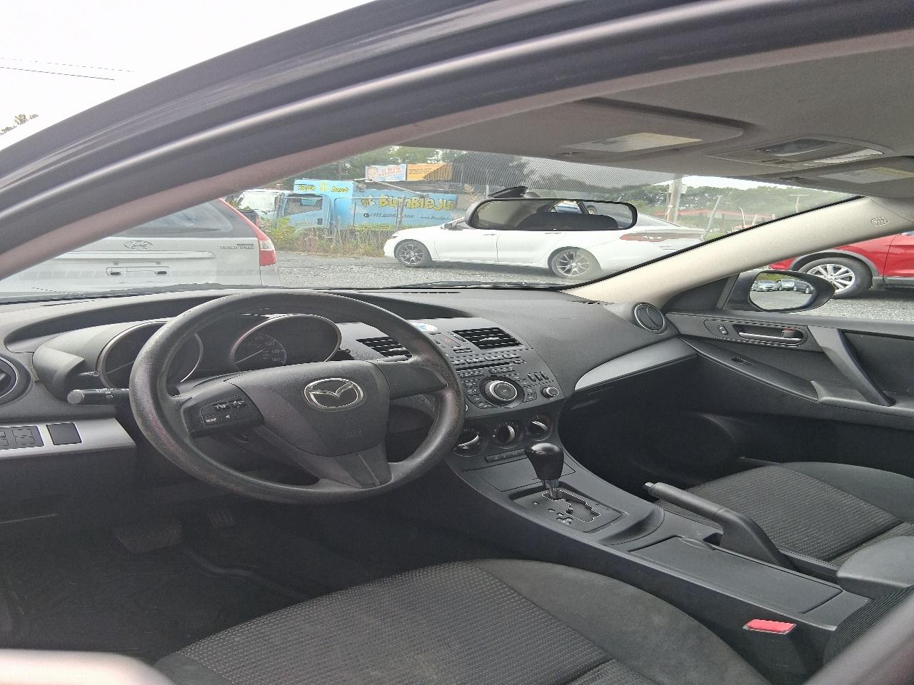 Mazda MAZDA3 i SV AT 4-Door 2013