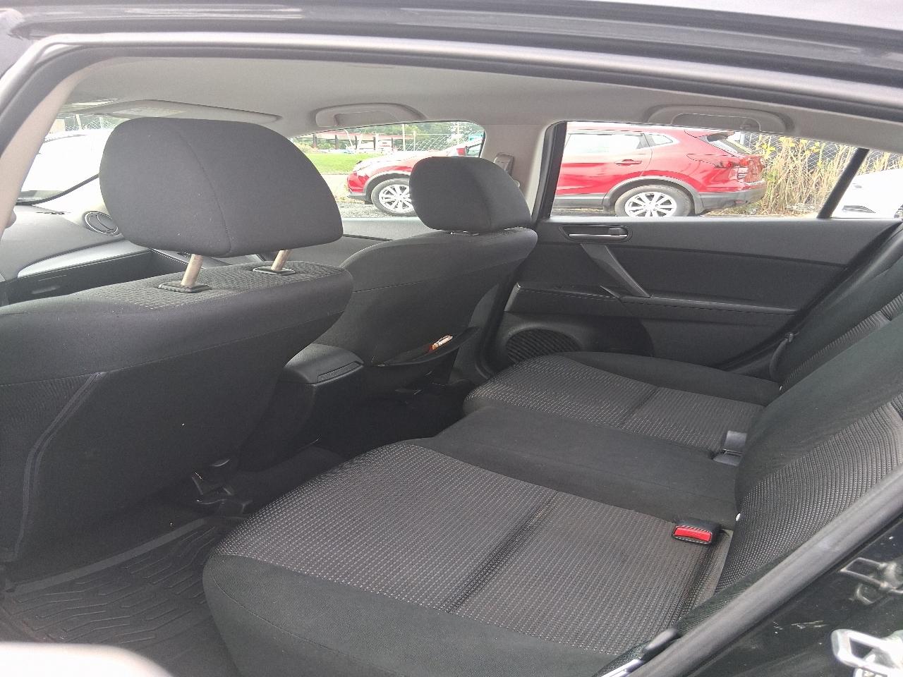 Mazda MAZDA3 i SV AT 4-Door 2013