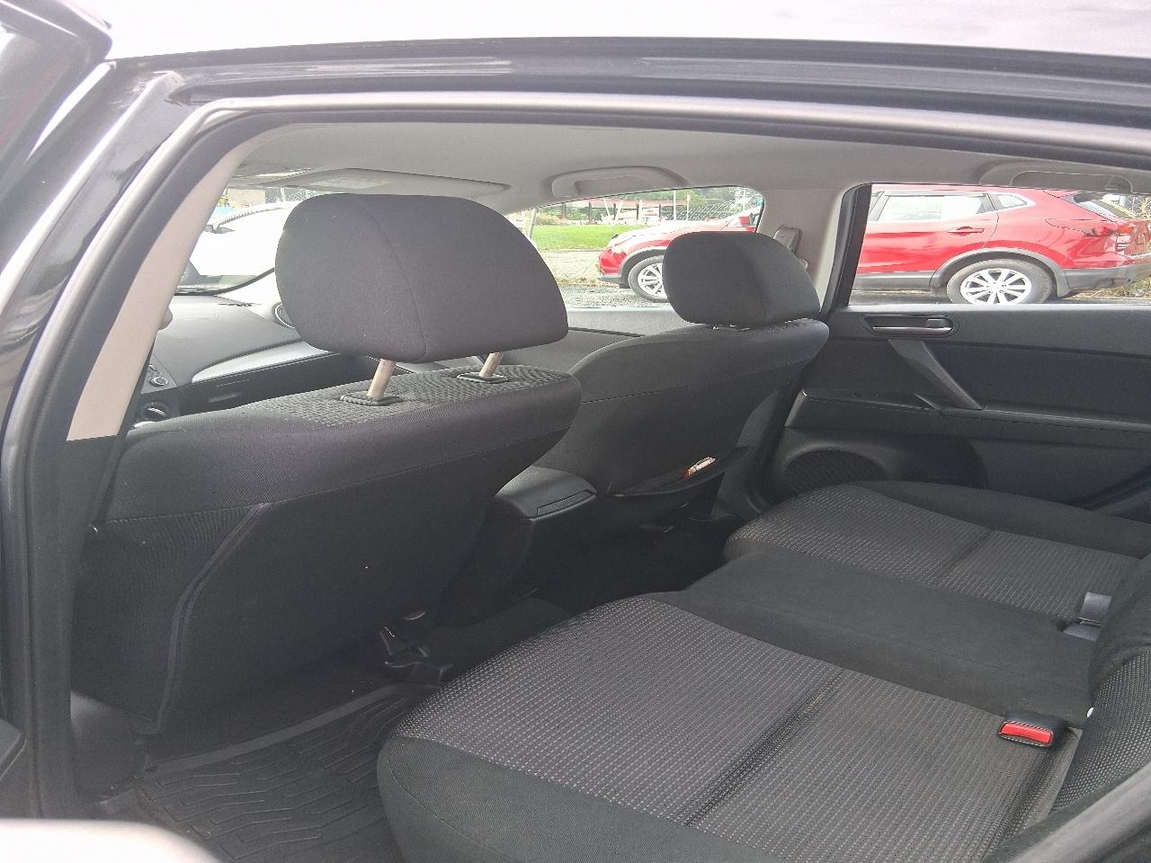 Mazda MAZDA3 i SV AT 4-Door 2013