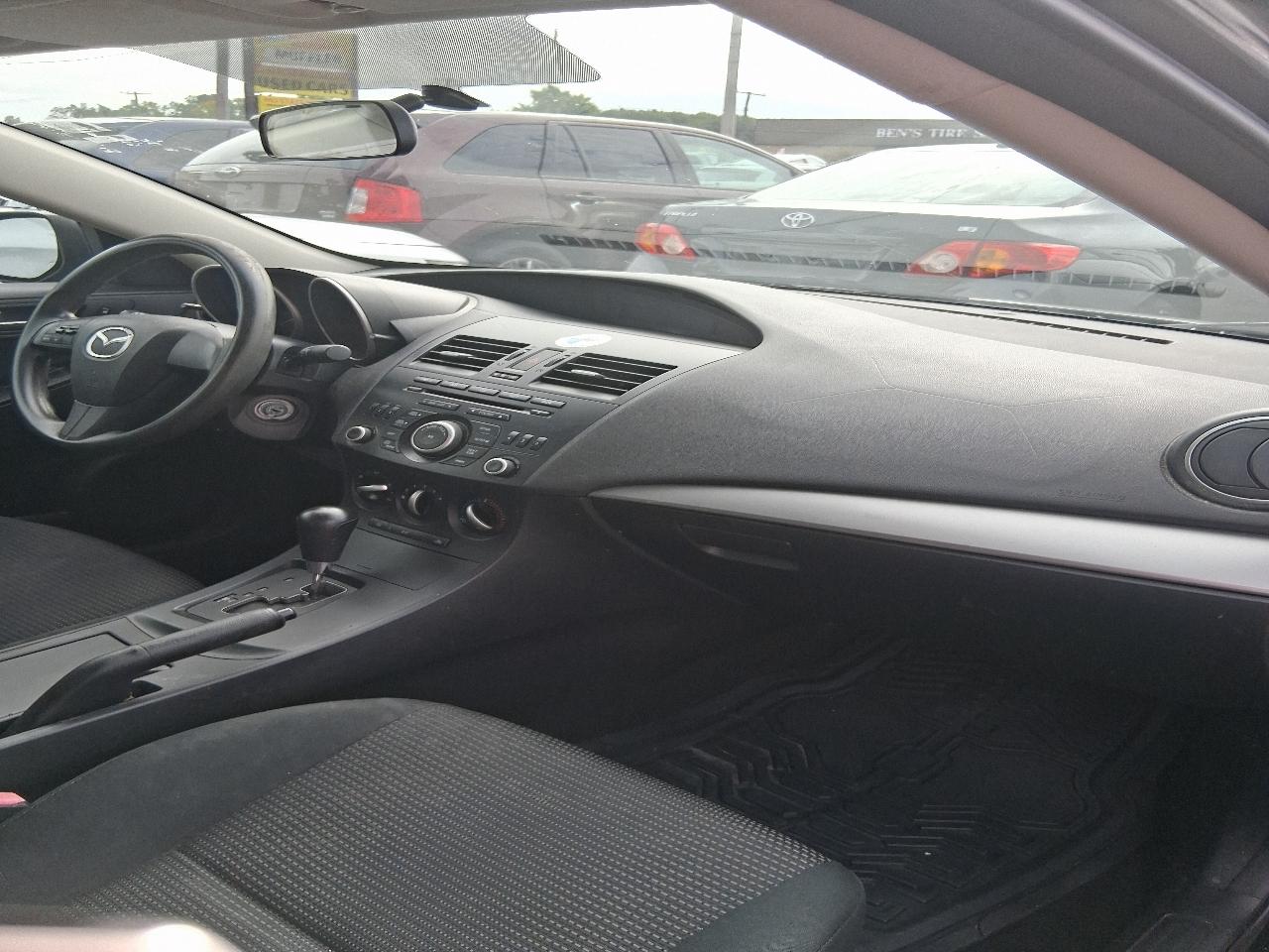 Mazda MAZDA3 i SV AT 4-Door 2013